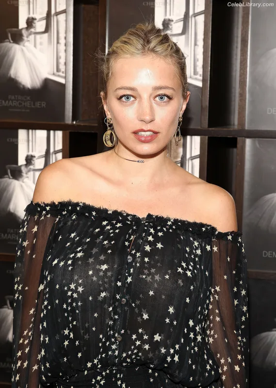 Caroline Vreeland photo 1 of 2475