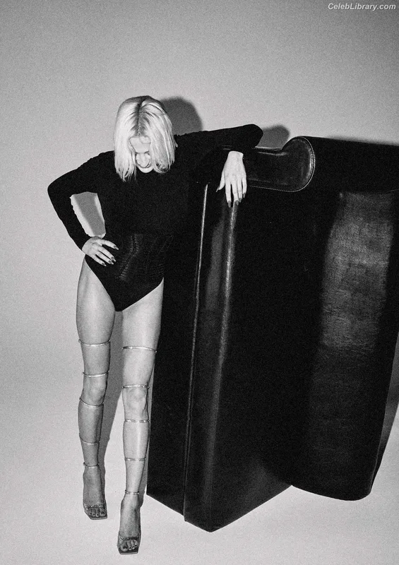 Caroline Vreeland photo 1 of 2475