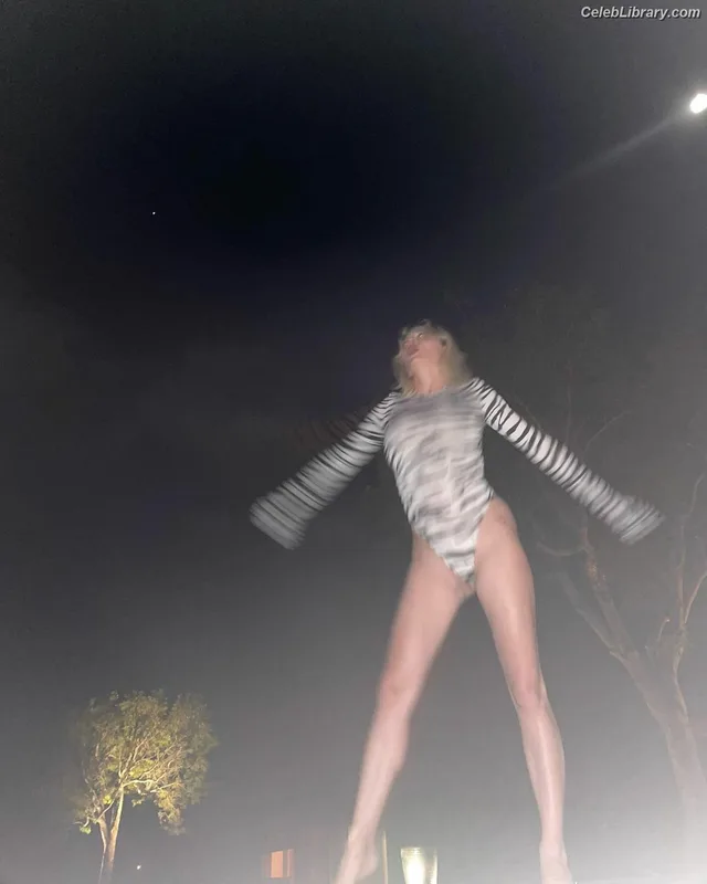 Caroline Vreeland photo 2 of 2475
