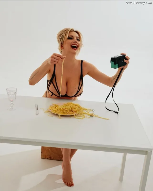 Caroline Vreeland photo 24 of 2475
