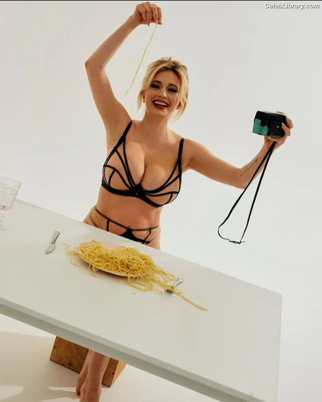 Caroline Vreeland photo 2 of 2475