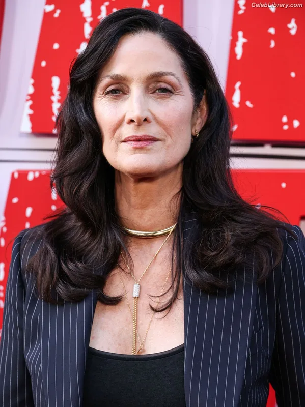 Carrie Anne Moss photo 17 of 25