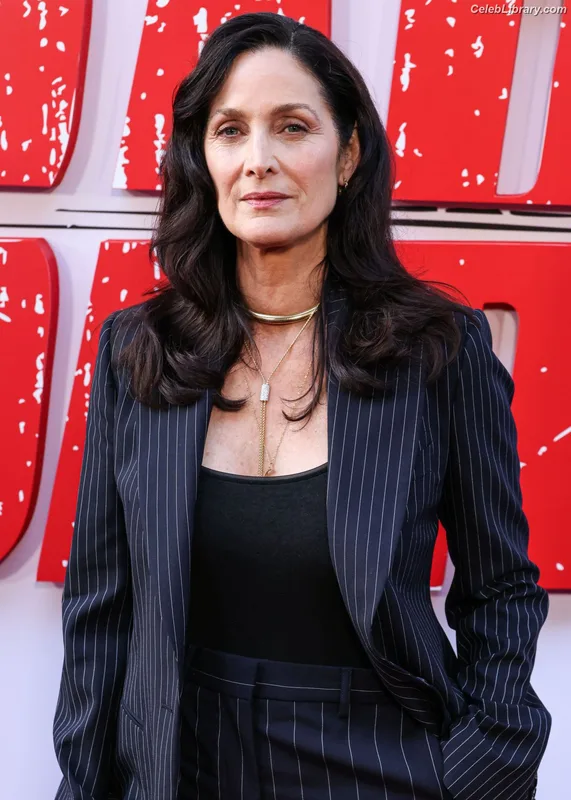 Carrie Anne Moss photo 18 of 25
