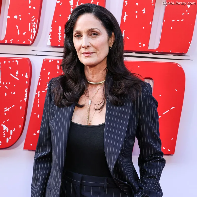 Carrie Anne Moss photo 19 of 25