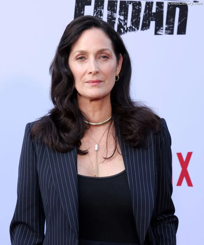 Carrie Anne Moss photo 21 of 25