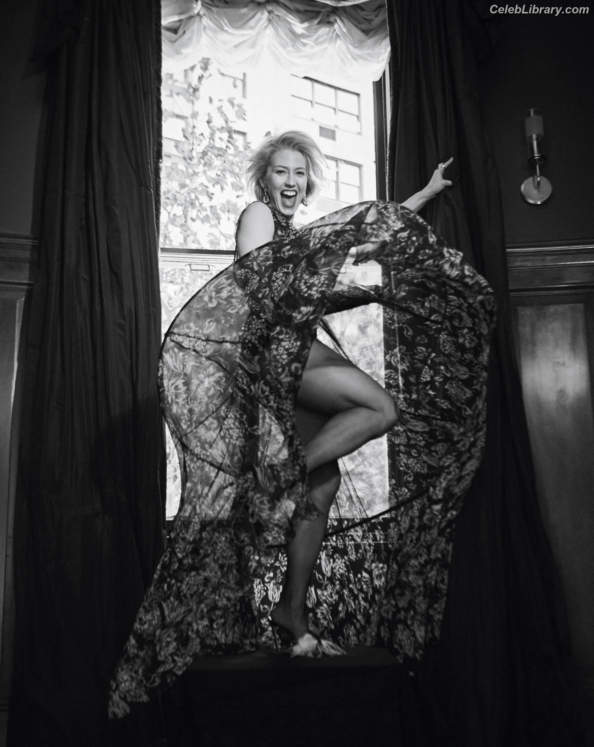 Carrie Coon photo 12 of 95