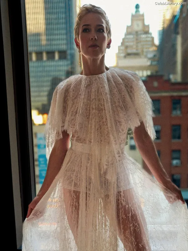 Carrie Coon photo 5 of 96