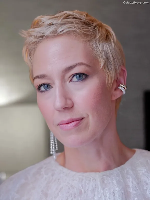 Carrie Coon photo 8 of 96