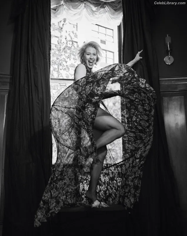 Carrie Coon photo 12 of 96