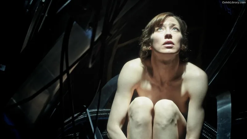 Carrie Coon photo 8 of 96