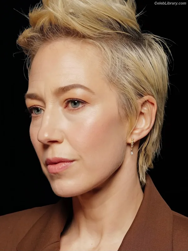 Carrie Coon photo 24 of 96