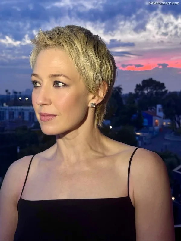 Carrie Coon photo 3 of 96