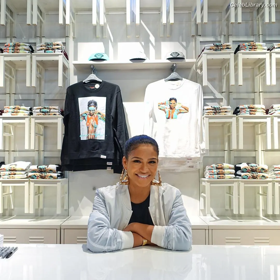 Cassie Ventura photo 18 of 118