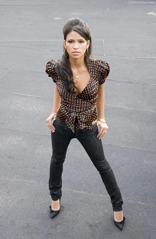 Cassie Ventura photo 24 of 118
