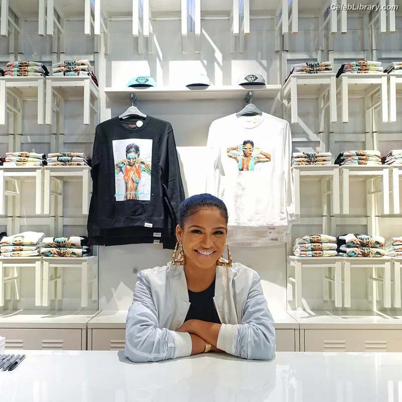 Cassie Ventura photo 17 of 118