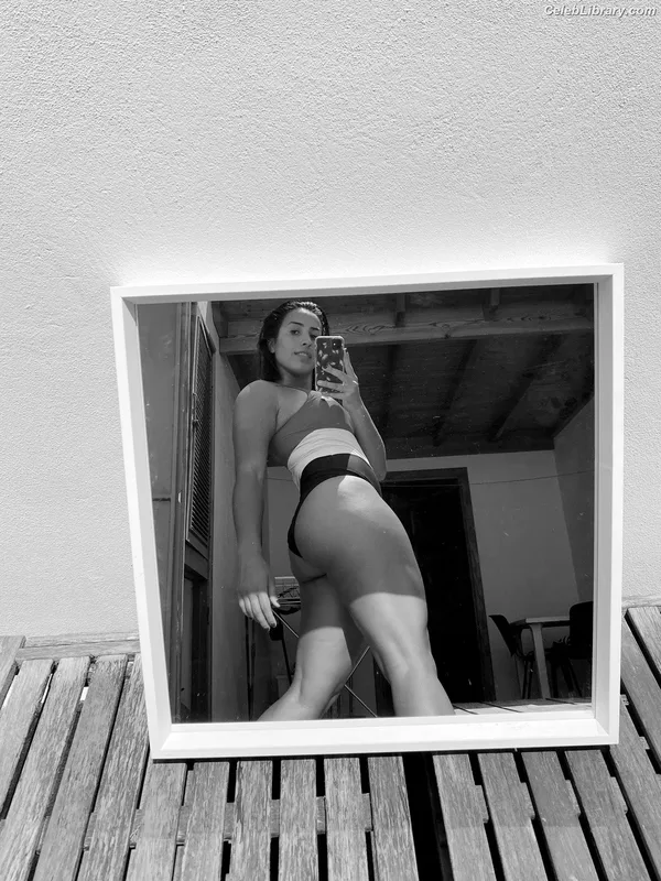 Caterina Benedetti photo 1 of 134