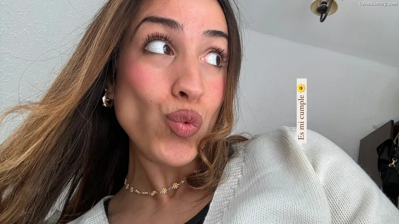 Caterina Benedetti photo 3 of 134