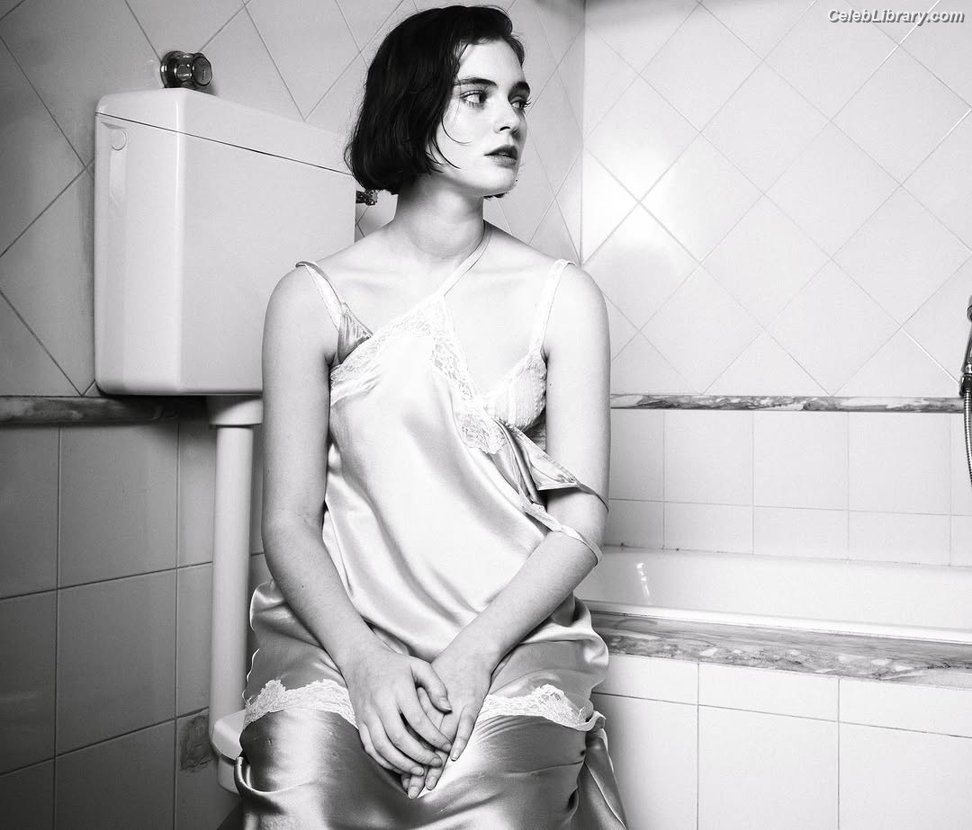 Caterina Ferioli photo 8 of 104