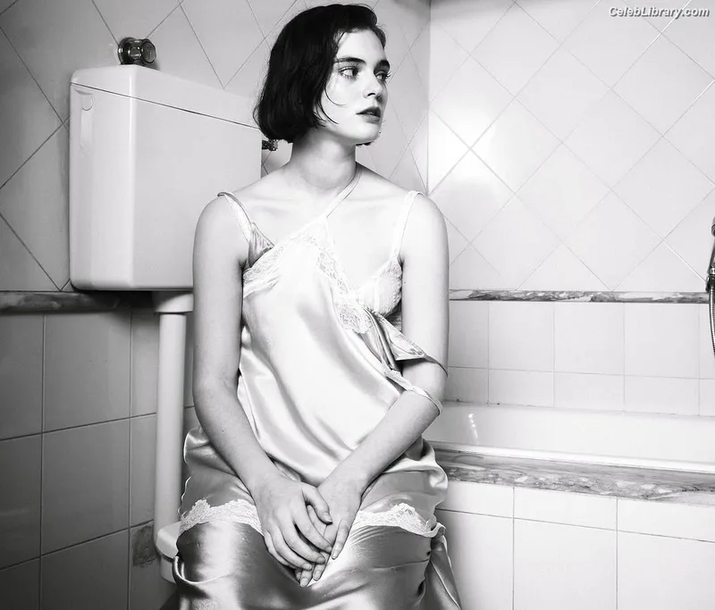 Caterina Ferioli photo 8 of 104