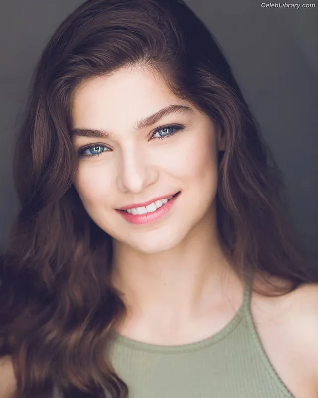 Catharine Daddario photo 19 of 61