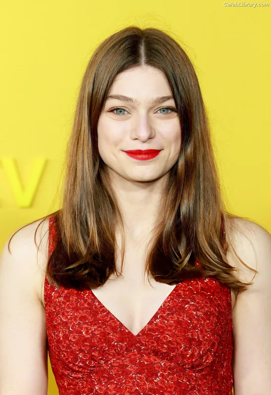 Catharine Daddario photo 11 of 61