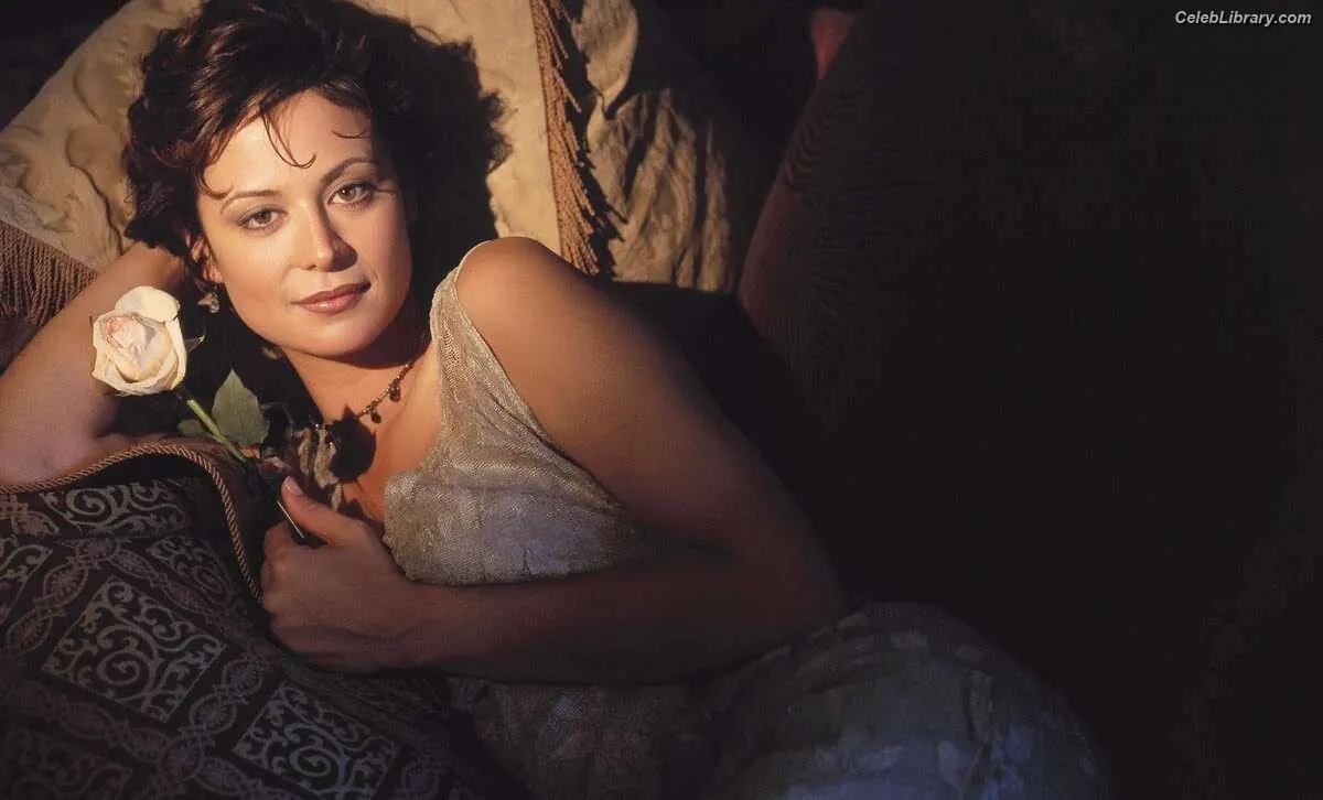 Catherine Bell photo 5 of 179