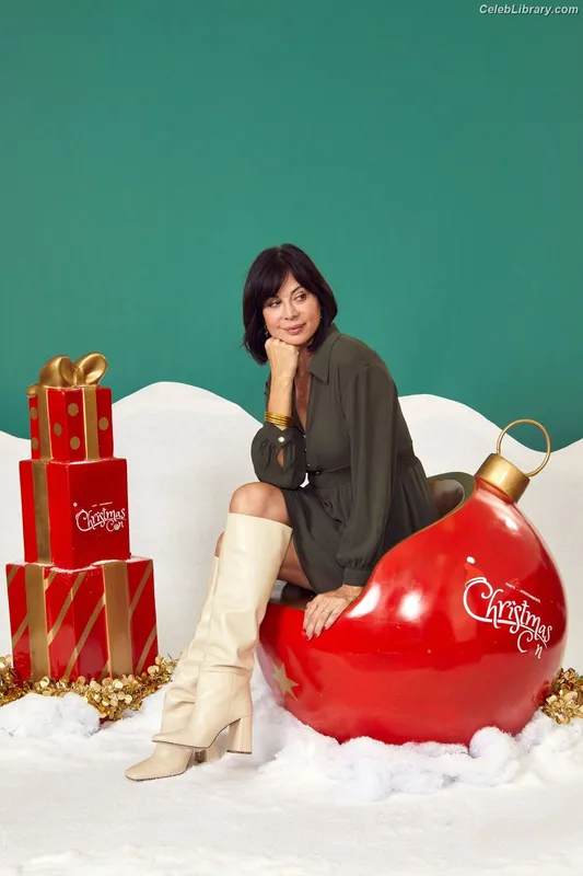 Catherine Bell photo 1 of 179