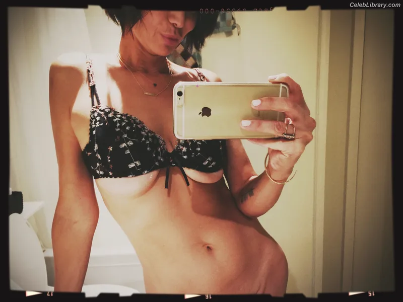 Catherine Bell photo 2 of 179