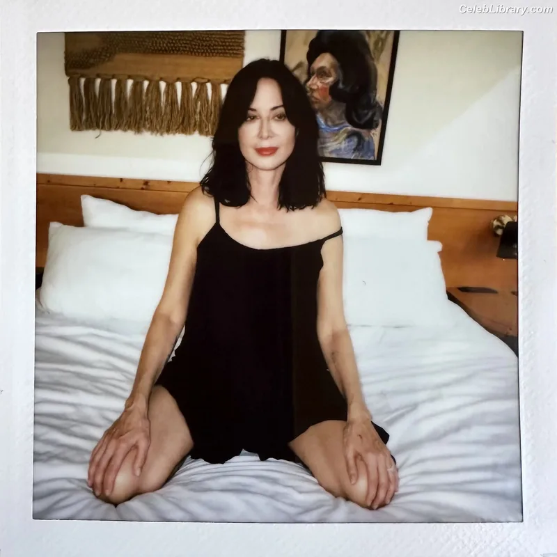 Catherine Bell photo 16 of 179