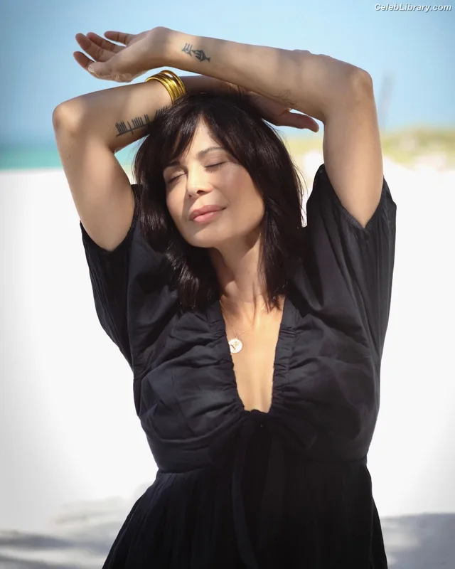 Catherine Bell photo 7 of 179