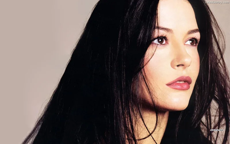 Catherine Zeta Jones photo 17 of 87