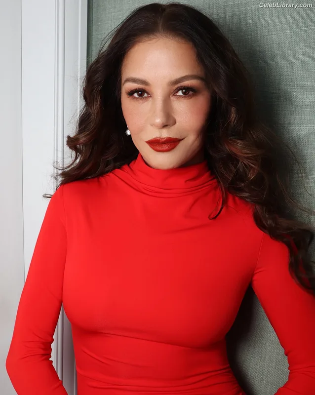 Catherine Zeta Jones photo 12 of 87