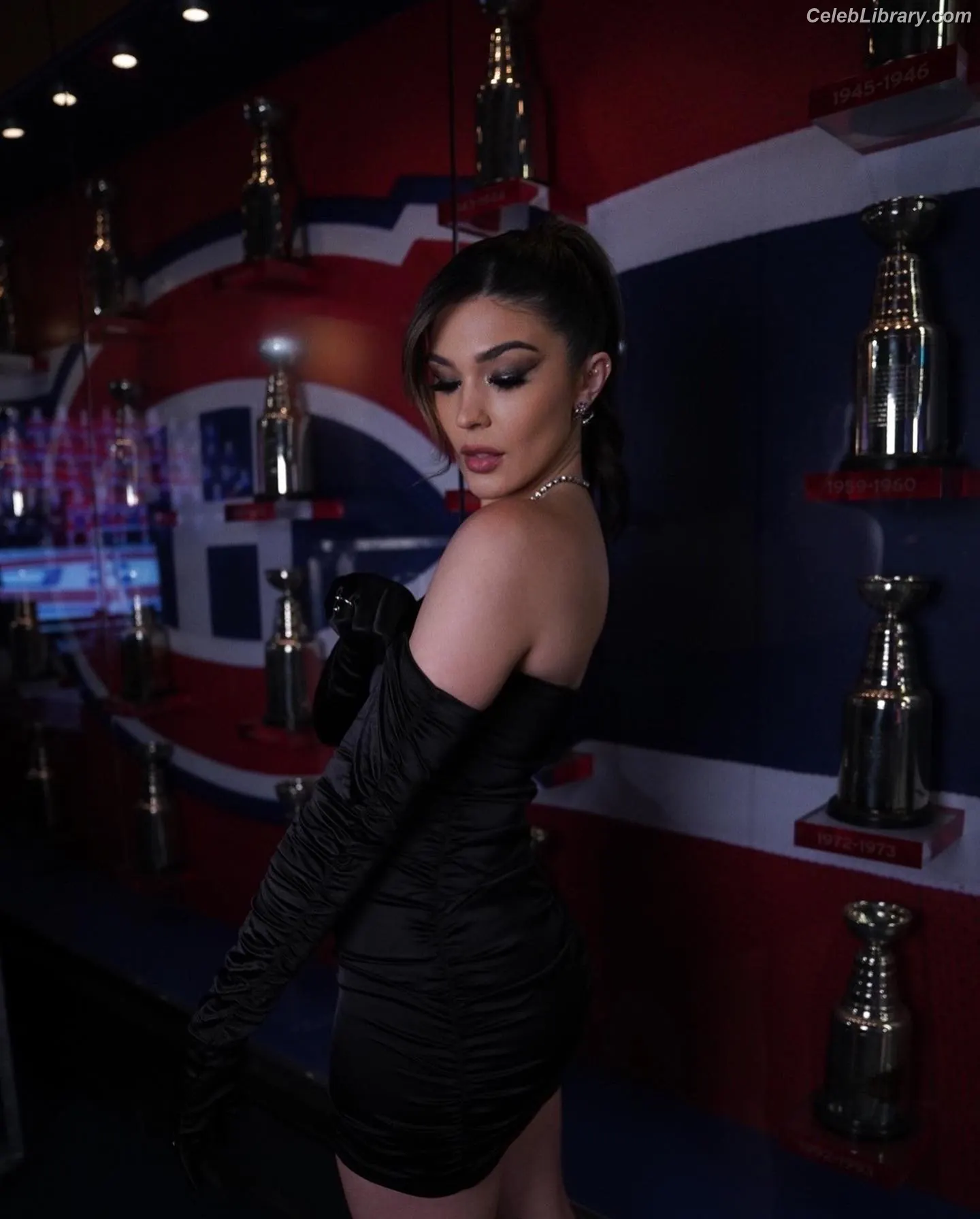 Cathy Kelley photo 18 of 1410