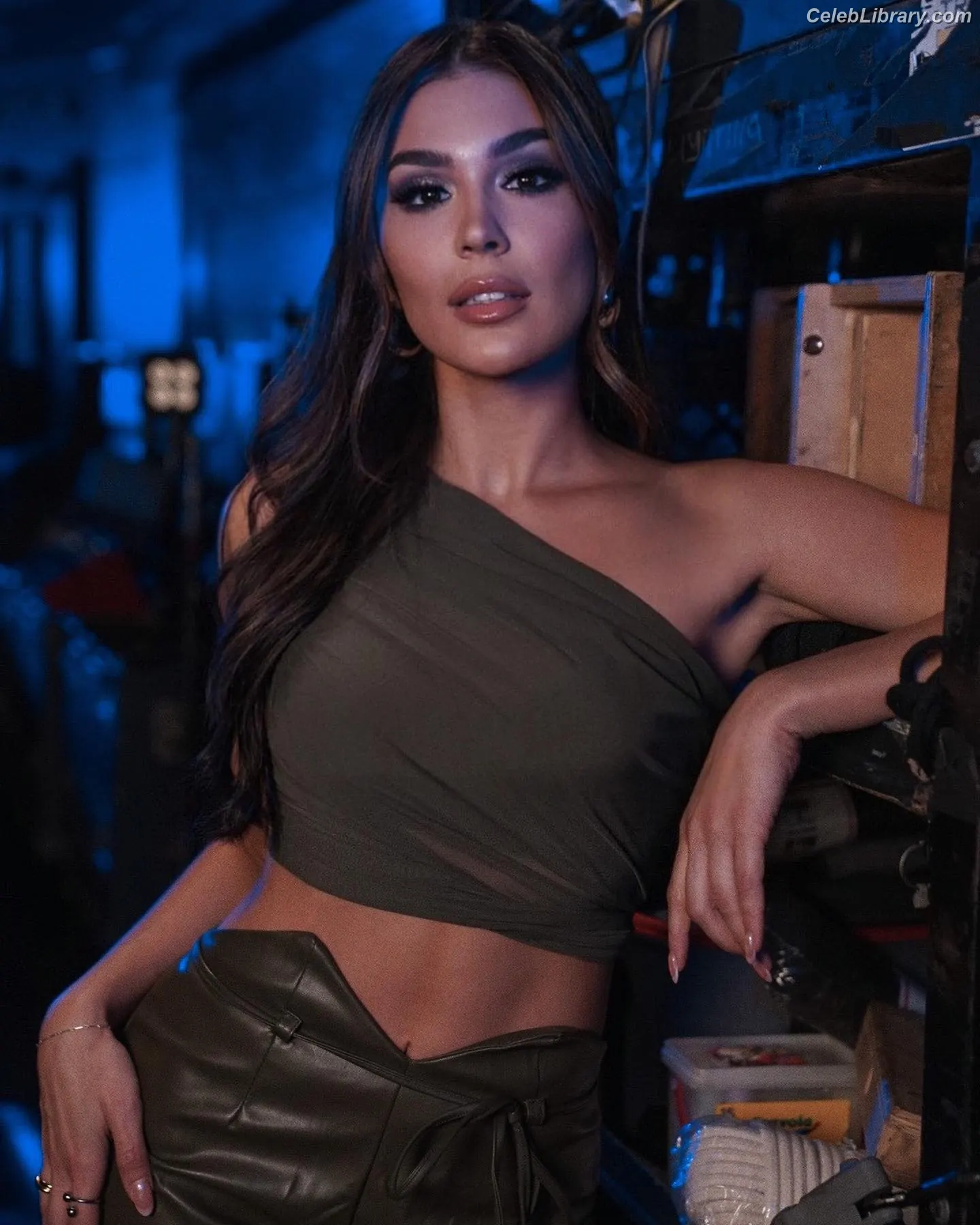 Cathy Kelley photo 18 of 1410