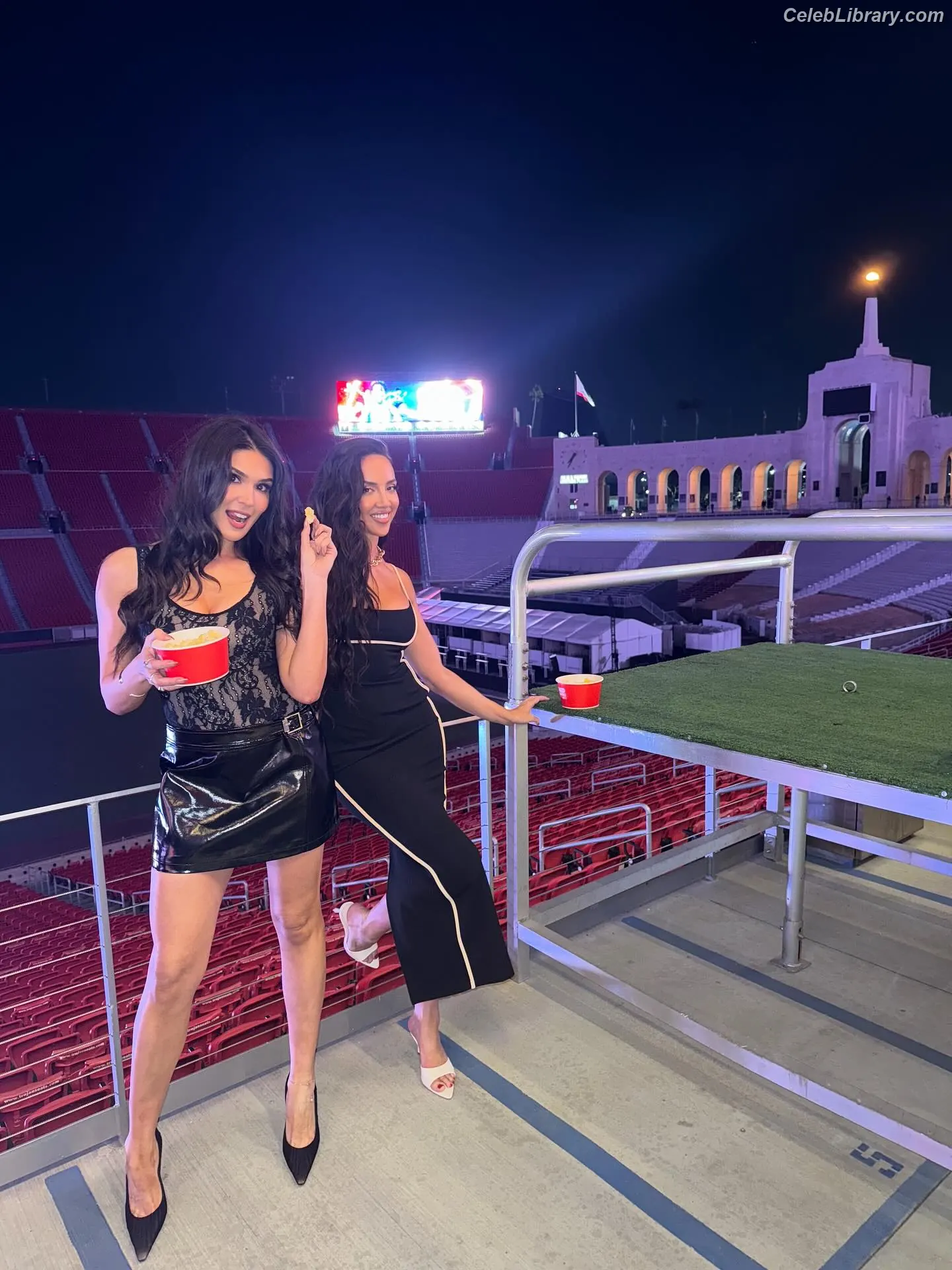 Cathy Kelley photo 7 of 1410