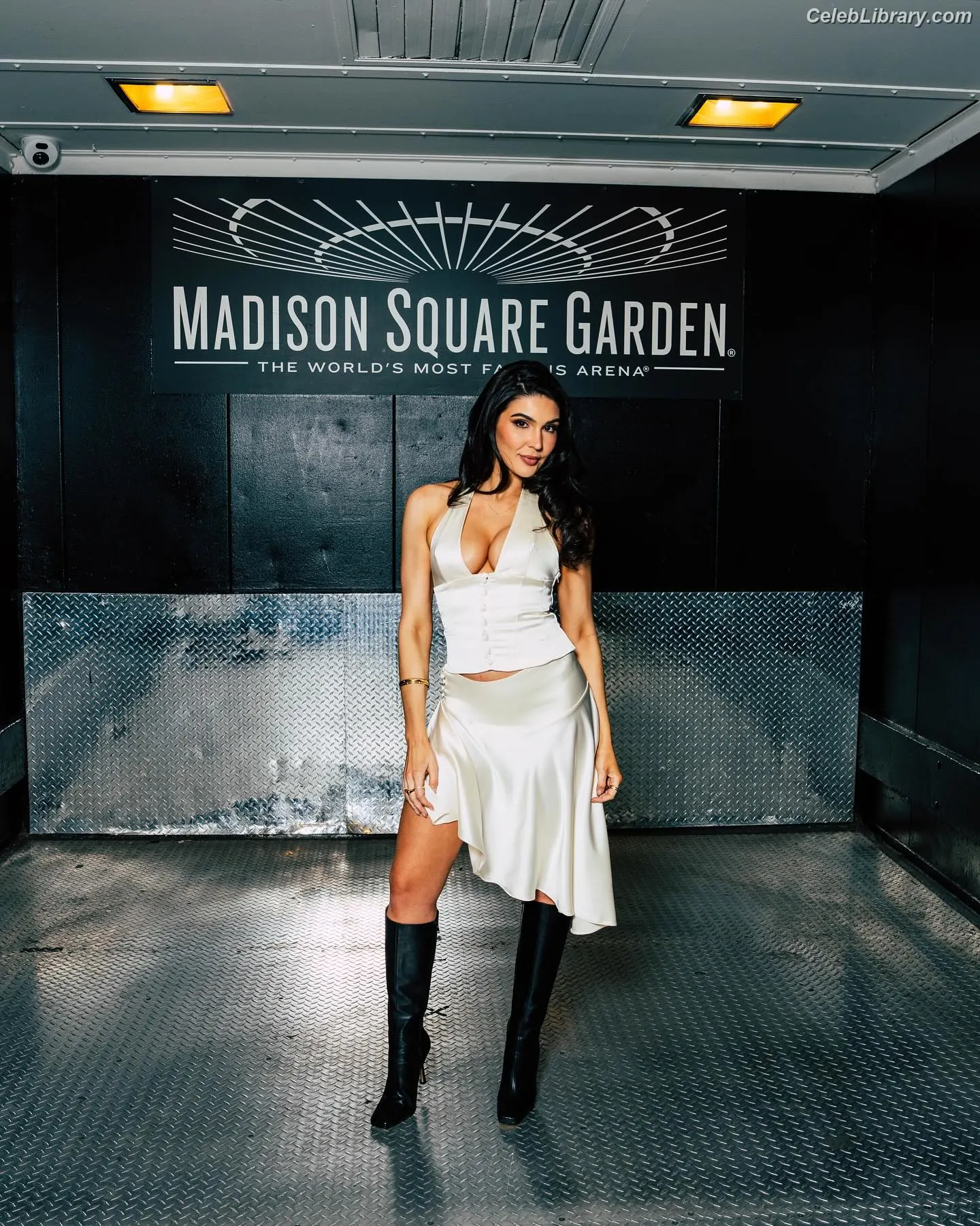 Cathy Kelley photo 11 of 1410