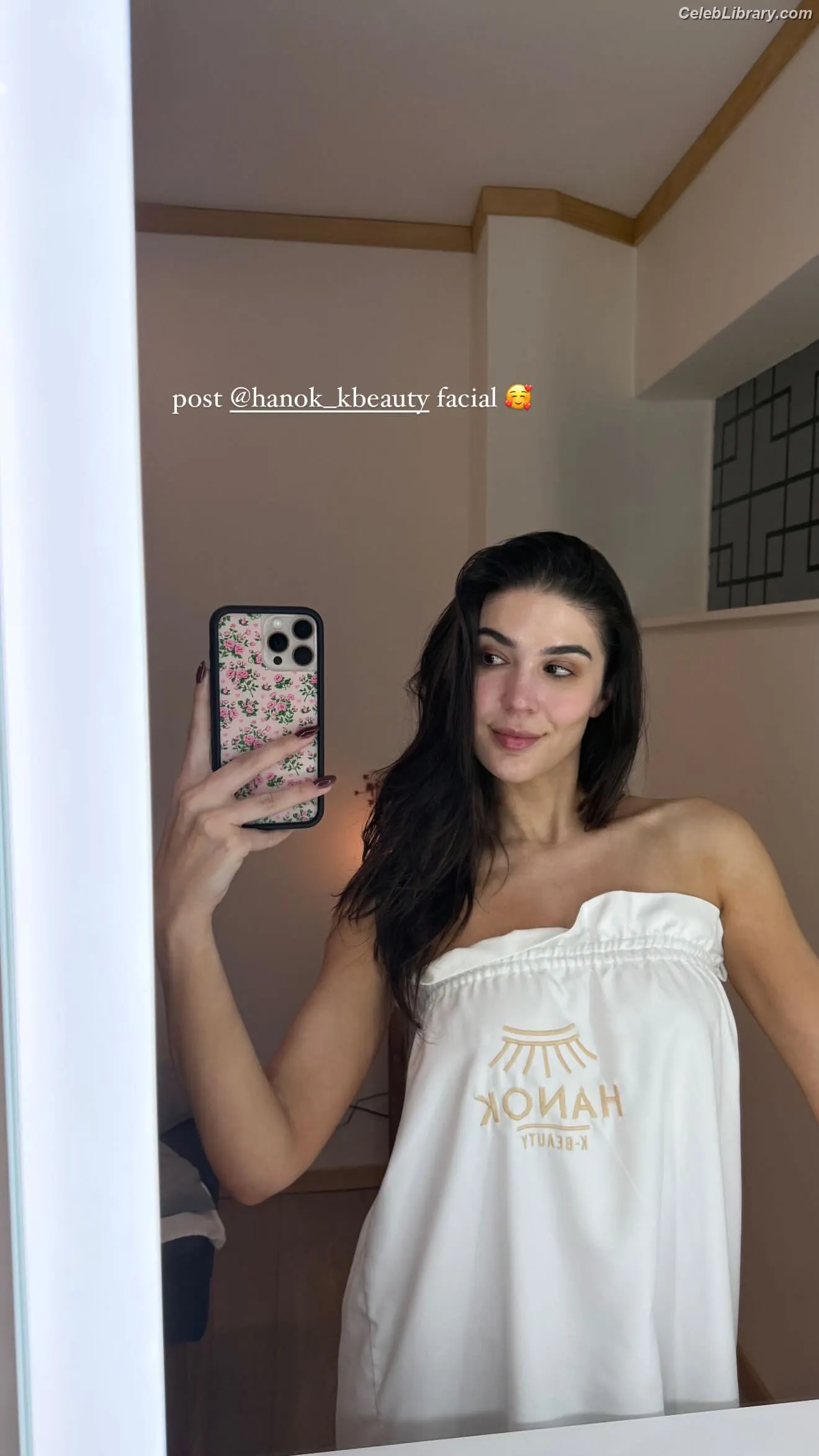 Cathy Kelley photo 12 of 1410