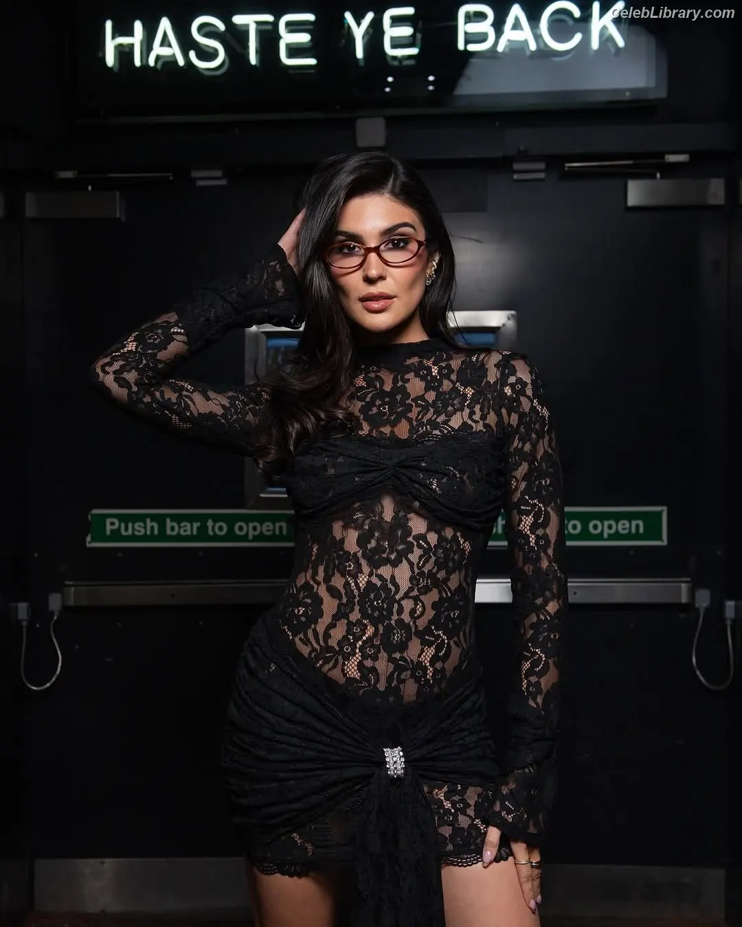 Cathy Kelley photo 9 of 1410