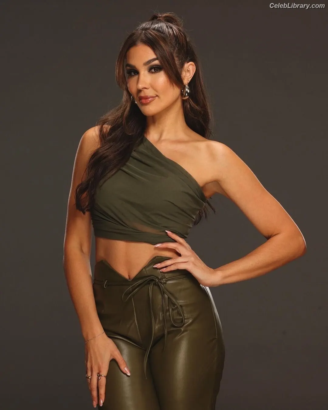 Cathy Kelley photo 13 of 1410