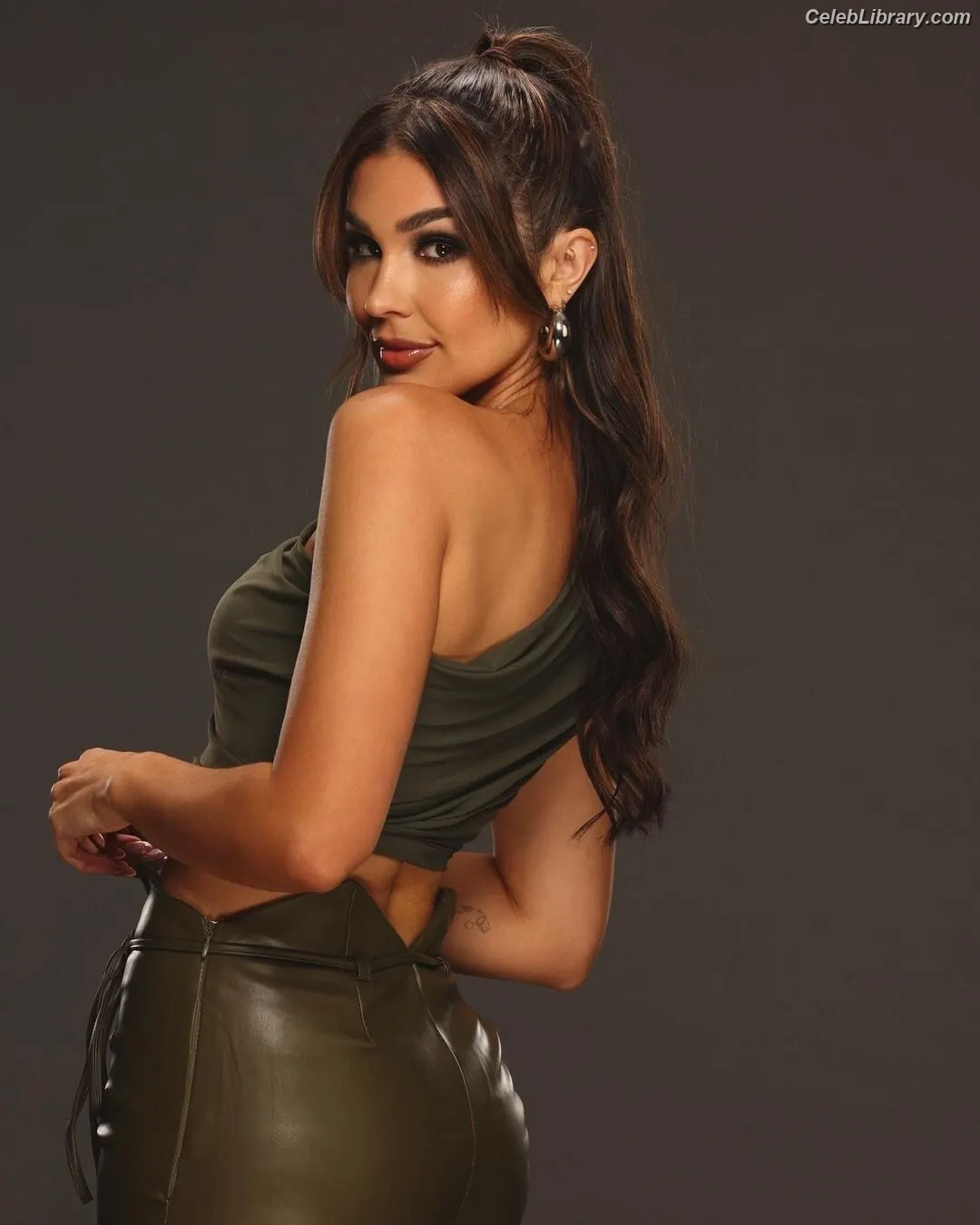 Cathy Kelley photo 14 of 1410