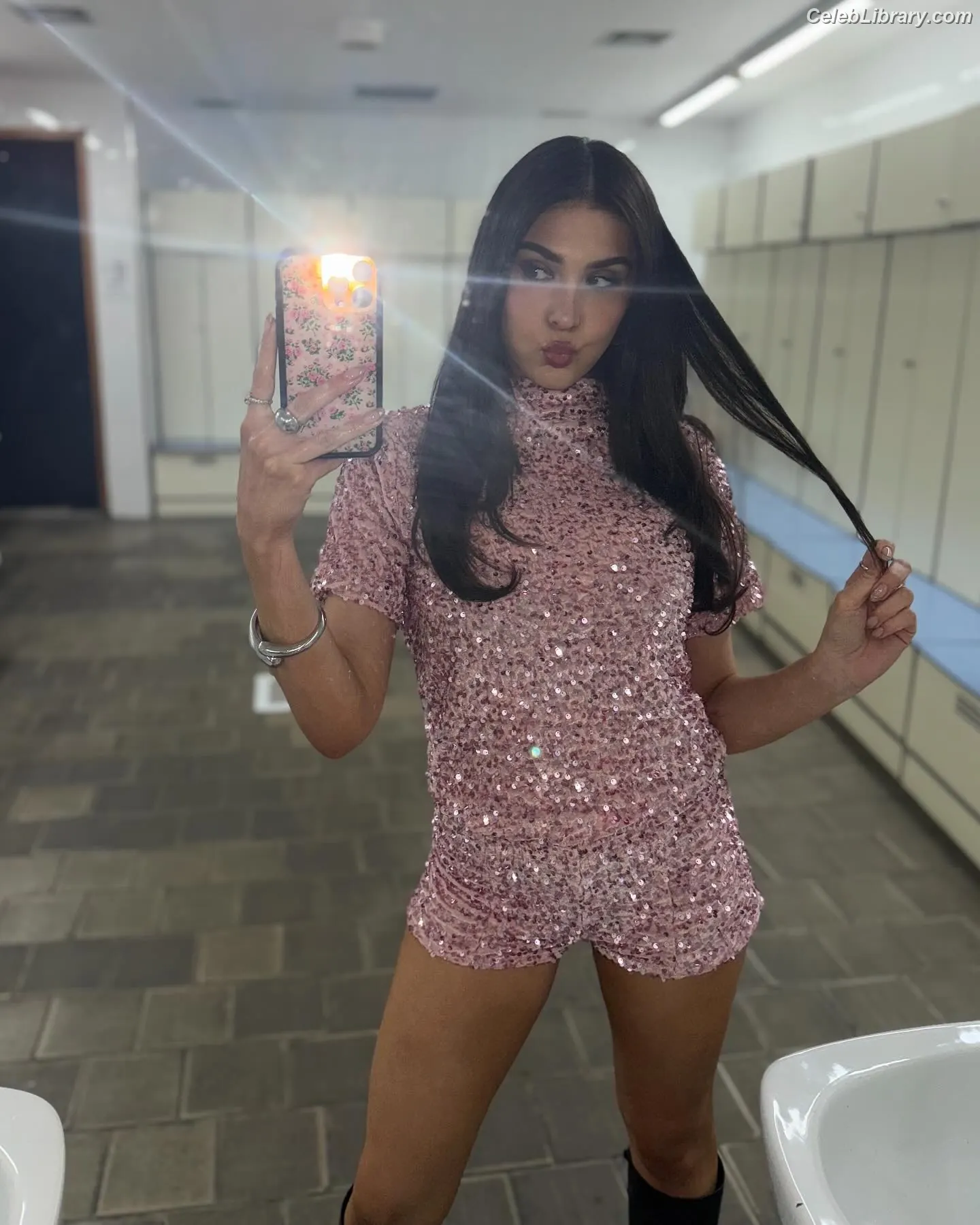 Cathy Kelley photo 9 of 1410