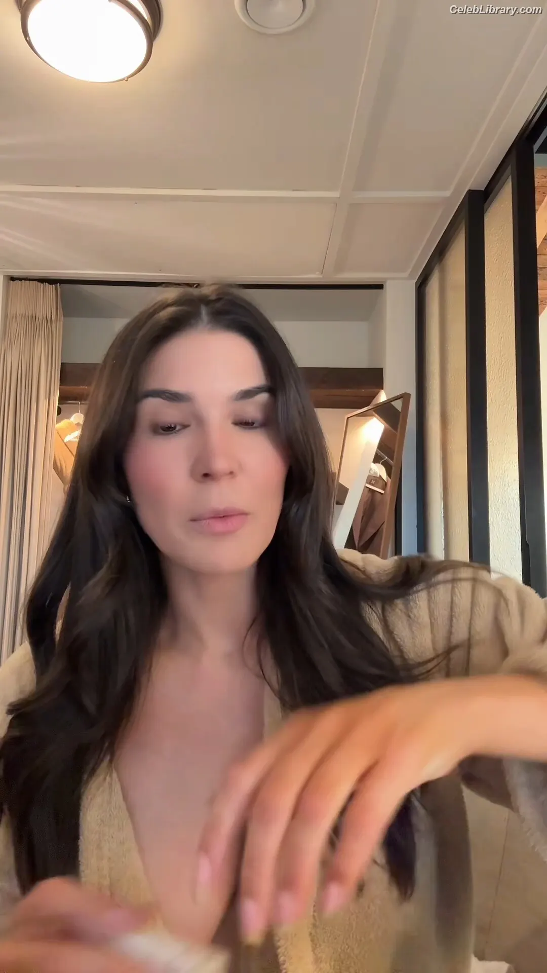 Cathy Kelley photo 2 of 1410