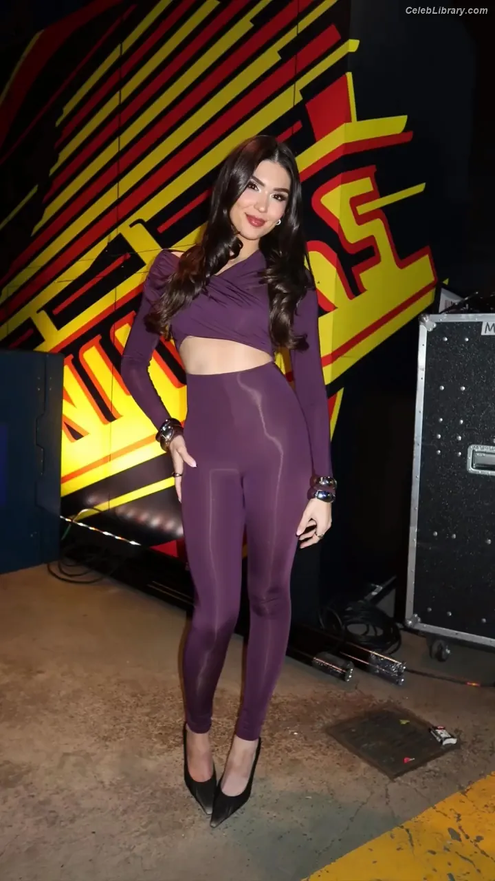 Cathy Kelley photo 17 of 1410