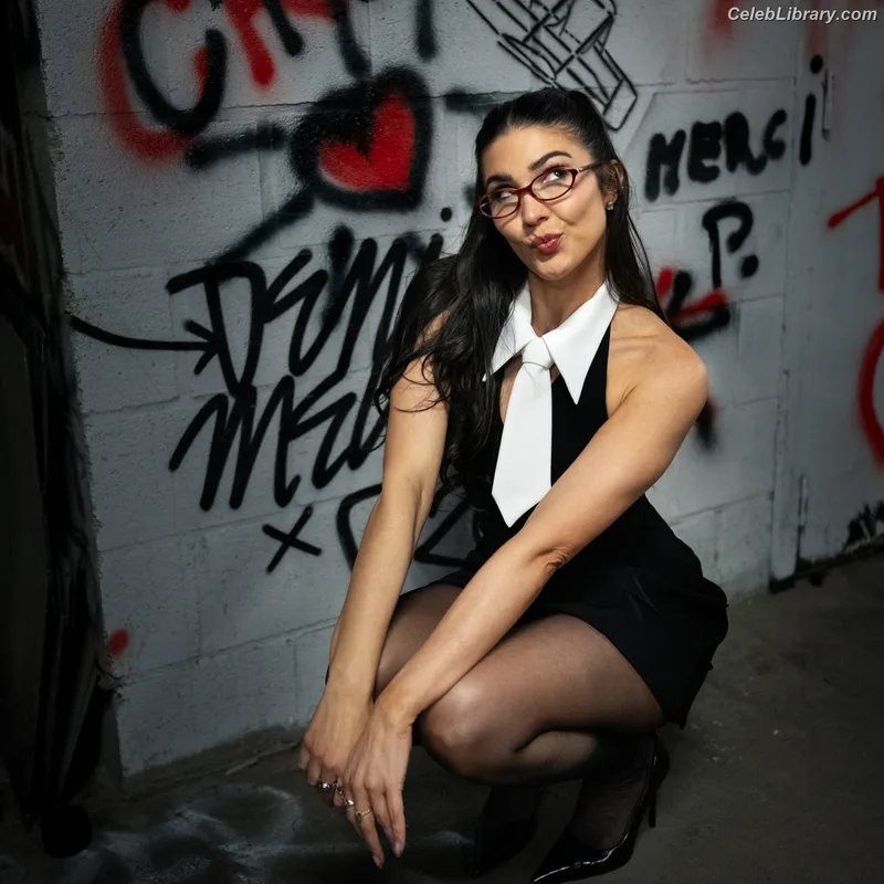 Cathy Kelley photo 3 of 1427