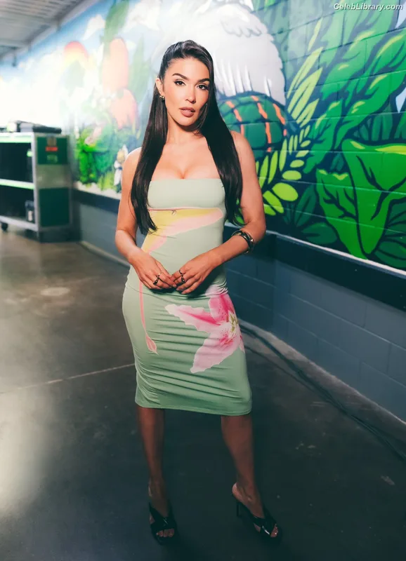 Cathy Kelley photo 3 of 1427
