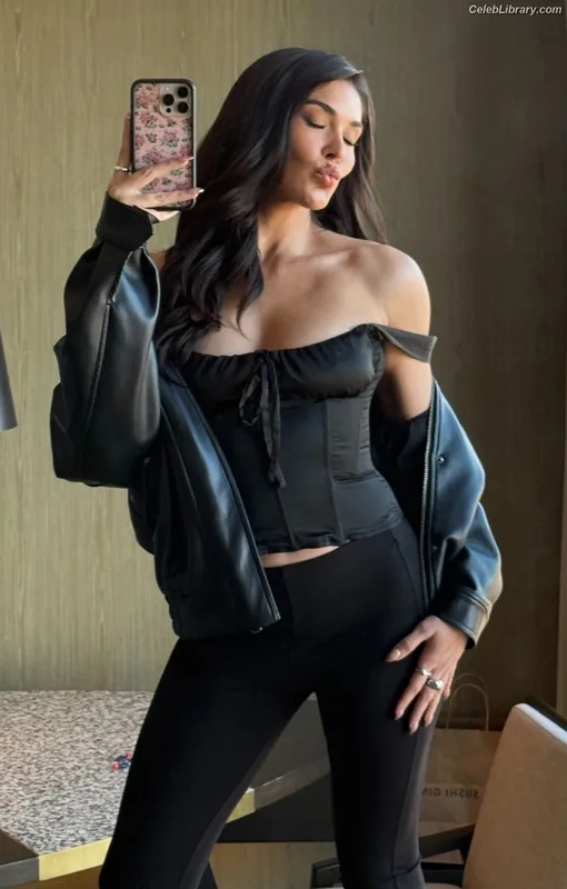 Cathy Kelley photo 6 of 1427