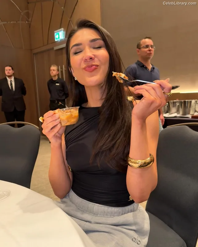 Cathy Kelley photo 16 of 1427