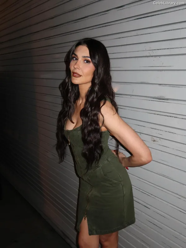 Cathy Kelley photo 11 of 1427