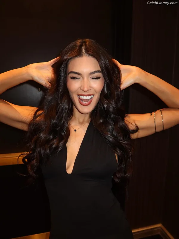 Cathy Kelley photo 21 of 1427