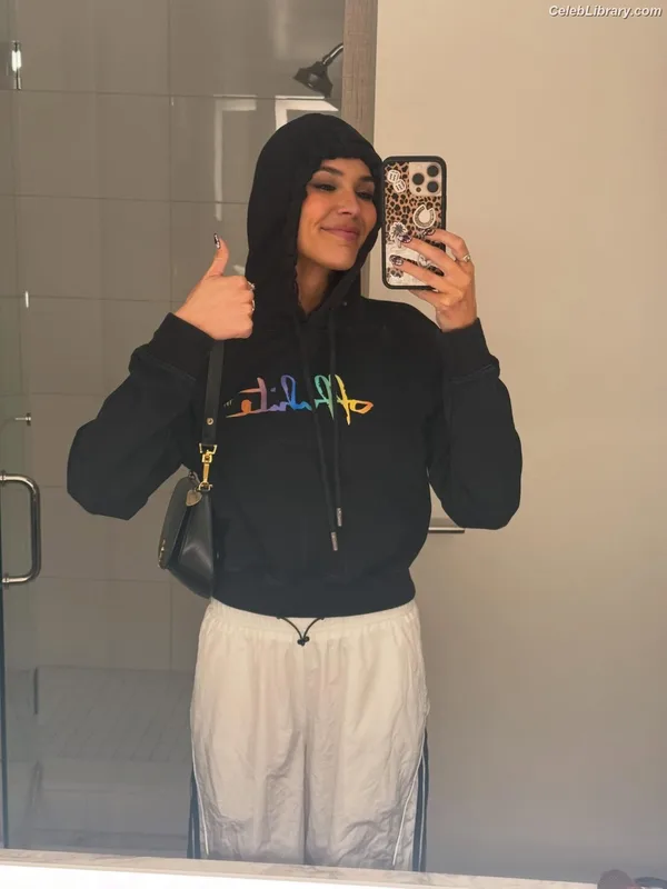 Cathy Kelley photo 3 of 1427